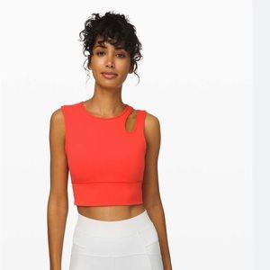 Lulu lemon Mastered Motion Crop Tank / Bra Size 4 NWT. Built-in shelf bra